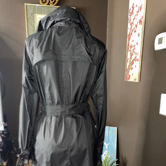 #29🎊Live 3/10/23 @7:30pm cst🖤Great Used Condition M Tumi Trench coat. - Picture 7 of 16